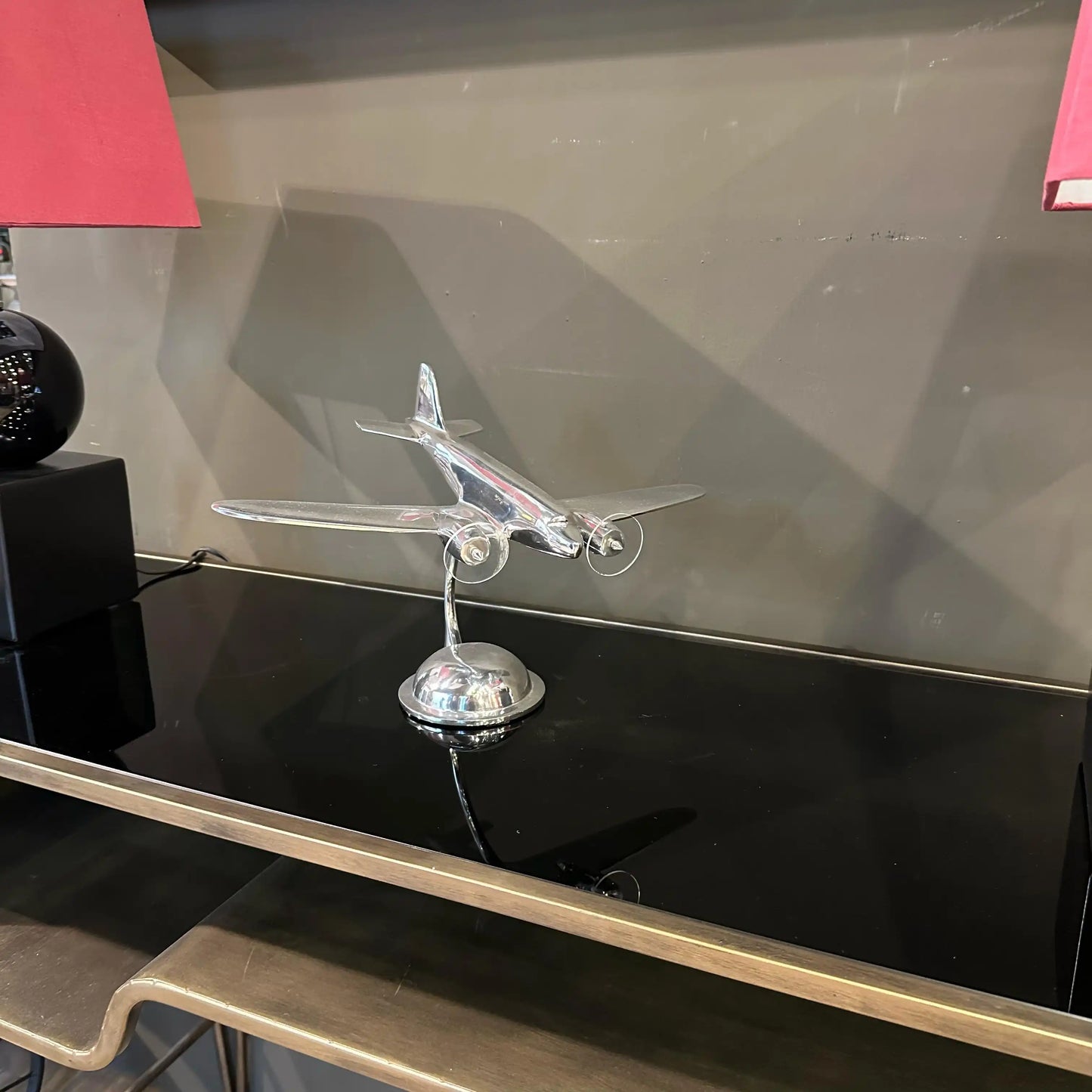 Aereo in acciaio