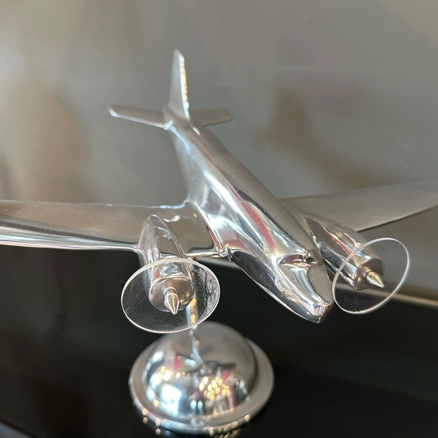 Aereo in acciaio