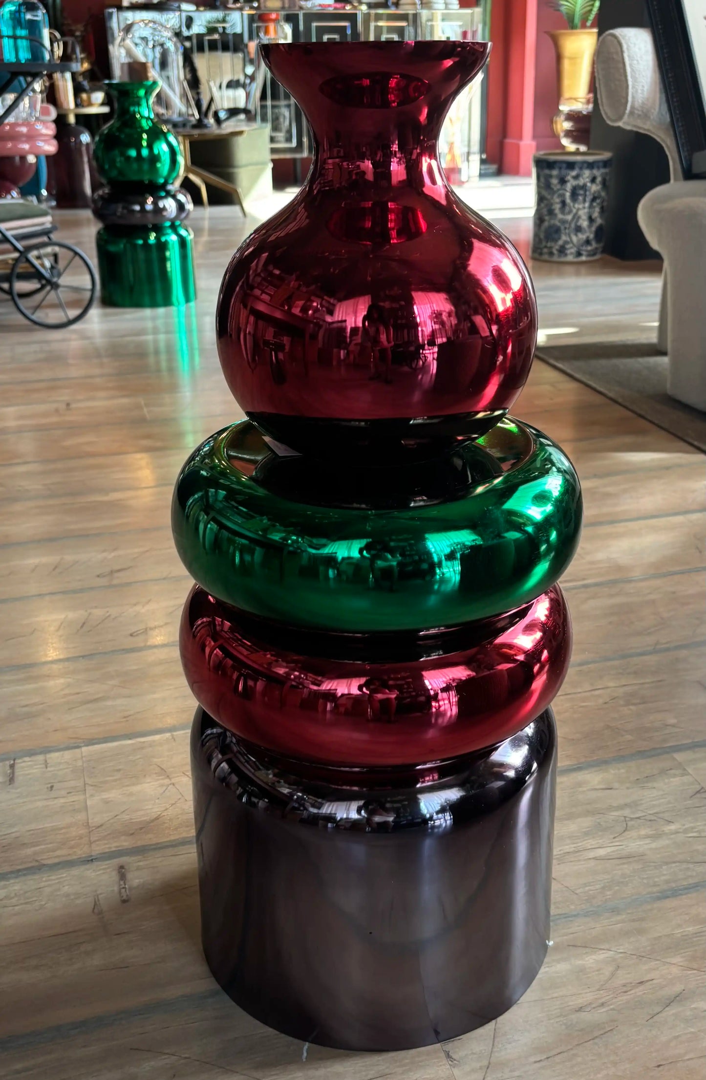 Vaso bulboso Kyoto rosso in metallo con tavolino 67cm