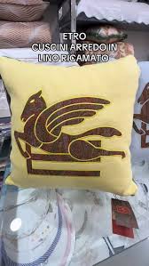 Cuscino ricamato giallo 45x45 cm