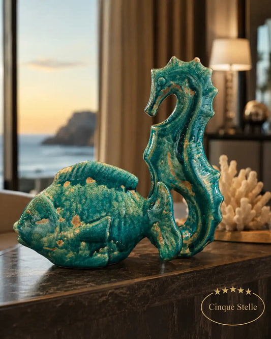 Coppia Statuetta decorativa in ceramica a forma di cavalluccio marino e pesce