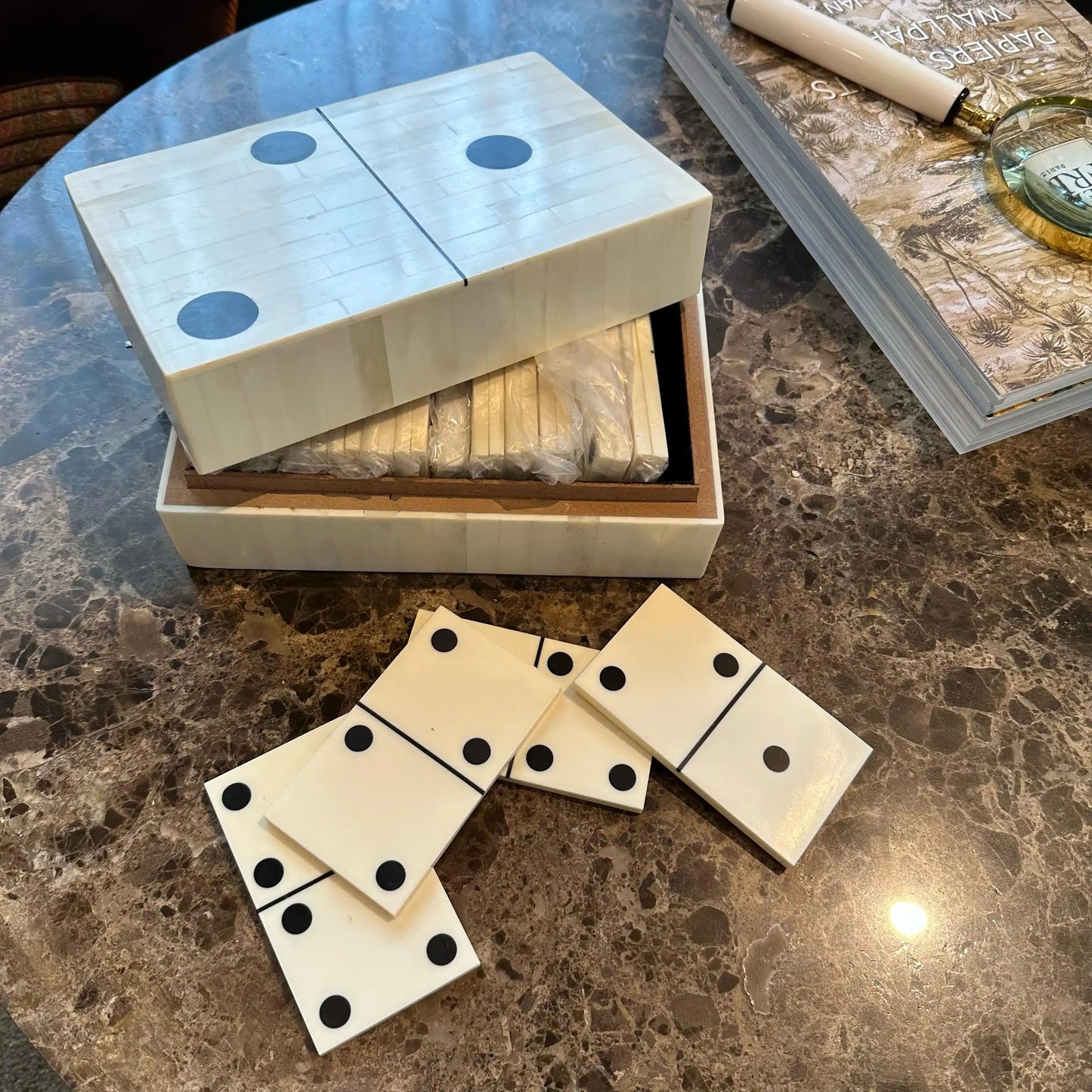 Set Domino in Resina