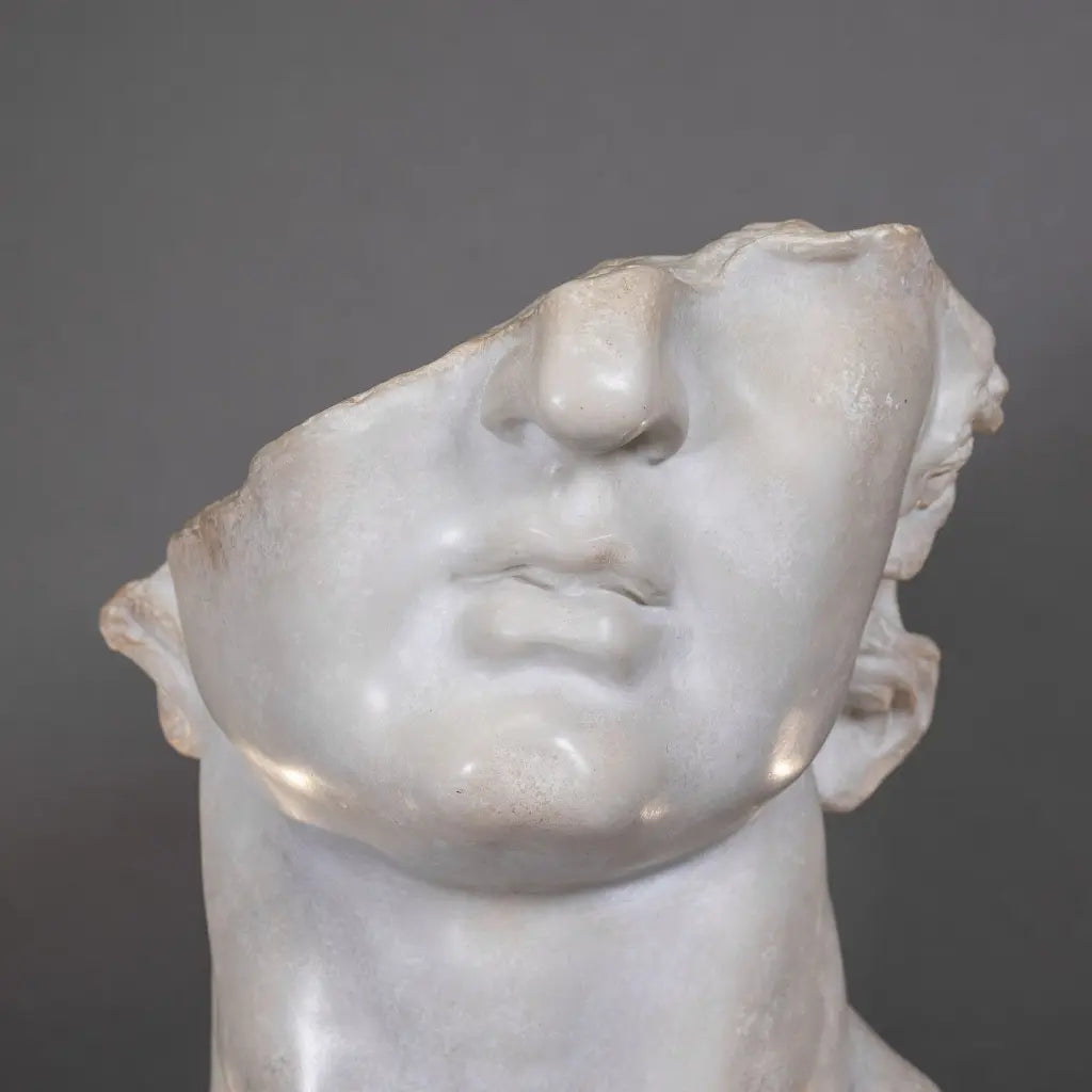Frammento di Apollo proveniente dal Metropolitan Museum 53X31X41 cm/ peso 10,2 chili