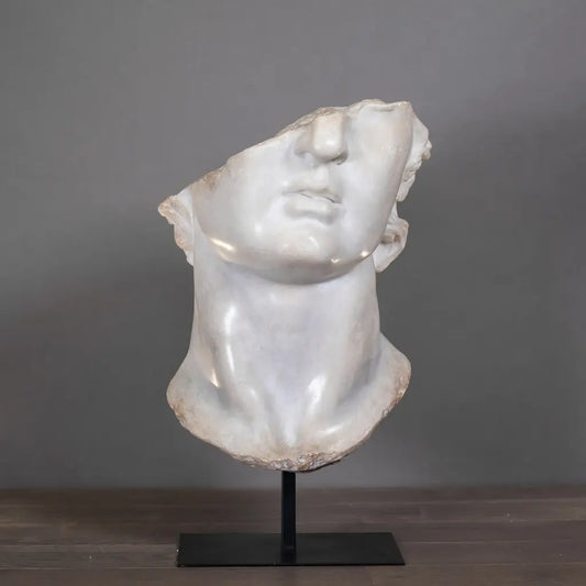 Frammento di Apollo proveniente dal Metropolitan Museum 53X31X41 cm/ peso 10,2 chili